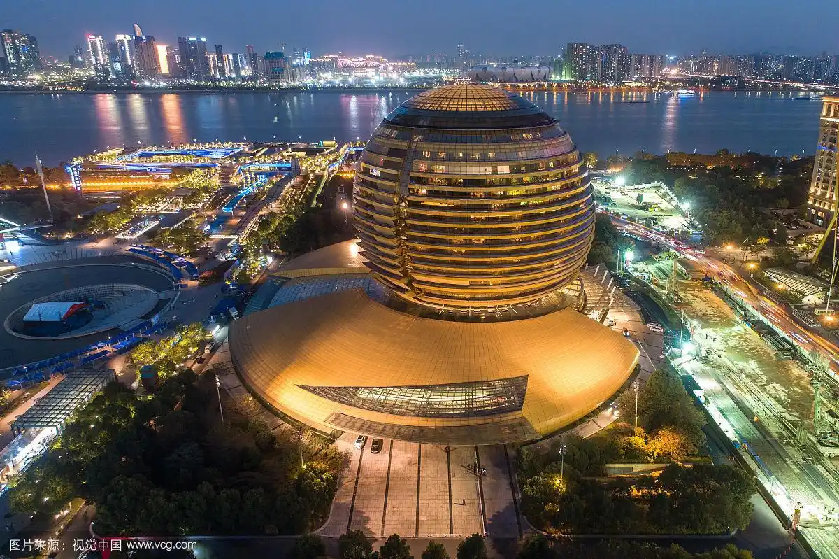 航拍杭州钱江新城夜幕下的洲际酒店