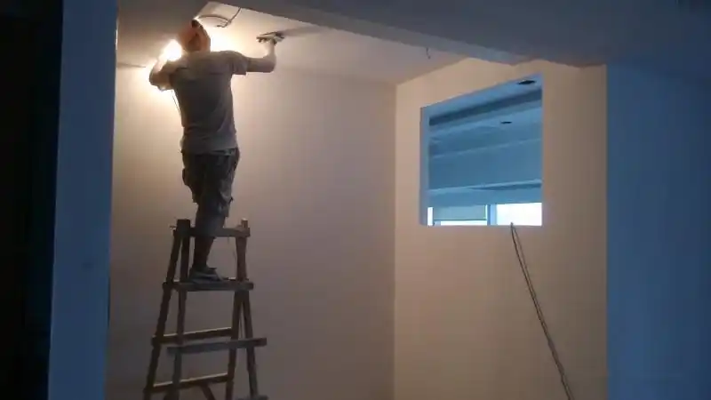 家装时,乳胶漆涂刷好还是喷涂好?