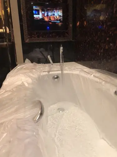 放水洗澡澡~   早上起来去吃个早饭~   依旧是一晚面一晚馄饨,借着