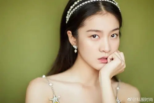 张雪迎×miumiu大秀|清新少女气扑面而来