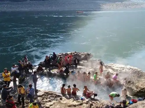 怒江旅游大年初二相约春天里的澡塘会