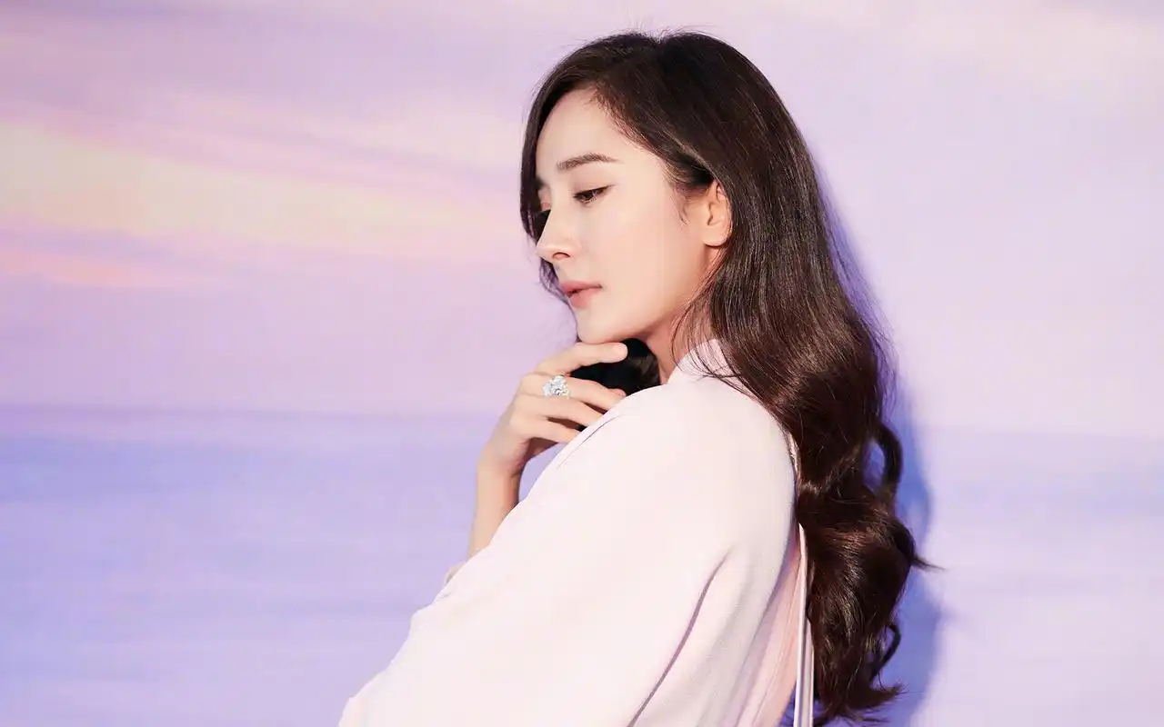 杨幂仙气白裙唯美高清桌面壁纸