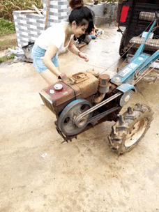 能启动手摇拖拉机这才是真正的酷炫舞者啊,哼,我也是有舞伴的.