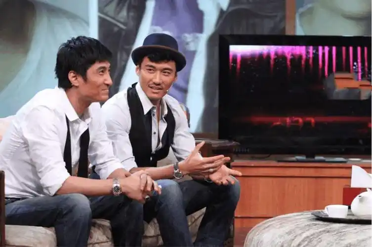 他哥哥就是在《水浒传》《楚汉传奇》等电视剧中有着精彩表演的胡东