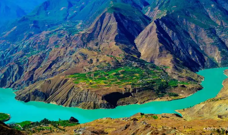 景区相册是您休闲娱乐的好去处景点地址:云南省迪庆藏族自治州德钦县