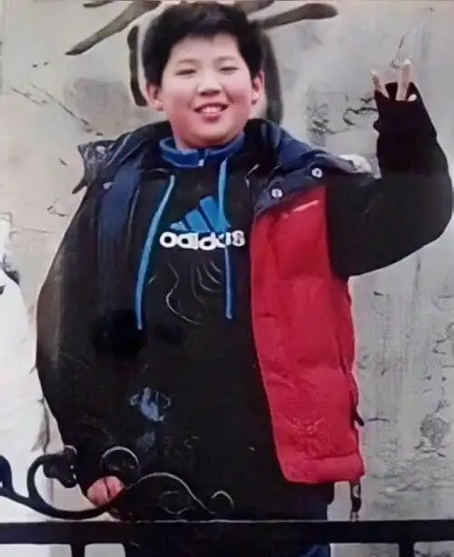 王安宇童年照曝光童年胖嘟嘟和现在反差大颜值一直很高