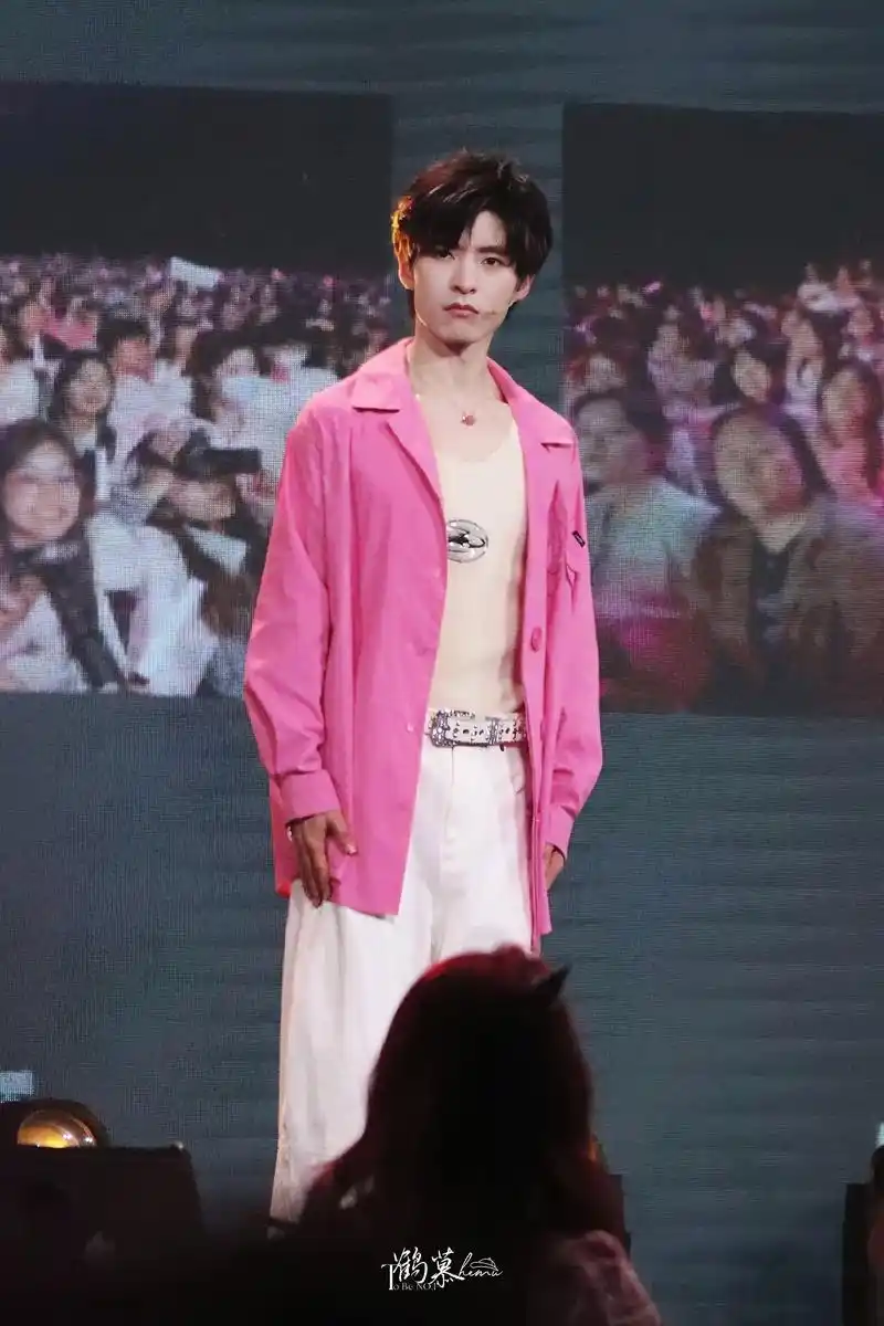 "模仿一下猎人"#文韬 #文韬stefan #文韬生日会 - 抖音