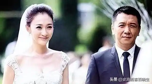 孙东海有些落寞,殷桃也在这段时间离开了他的第一任丈夫,两个感情受挫