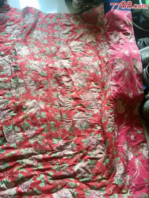 怀旧老手工缝制补丁拼接布花卉棉被