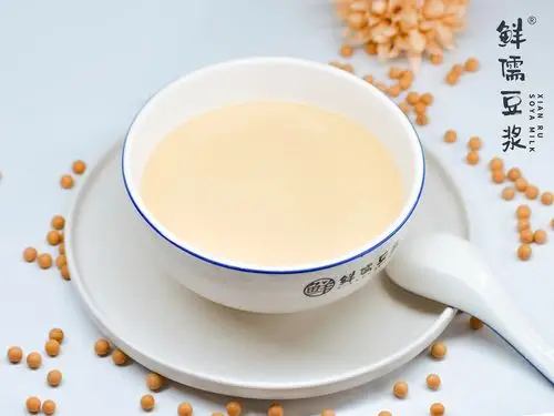 开发出各式新的产品,除此之外,鲜儒豆浆还非常注重品牌建设,以新鲜现