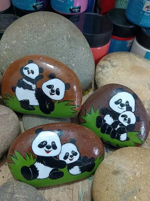 鹅卵石石头画之国宝大熊猫