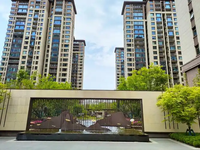 有车位建业尊府,商品住宅 南北通透 次新小区 钥匙房 满二