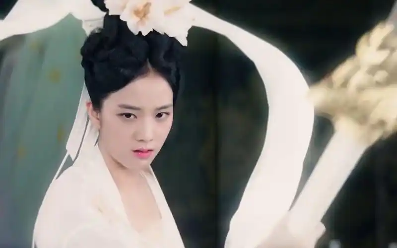 blackpink jisoo - 化身仙女下凡手持关公大刀