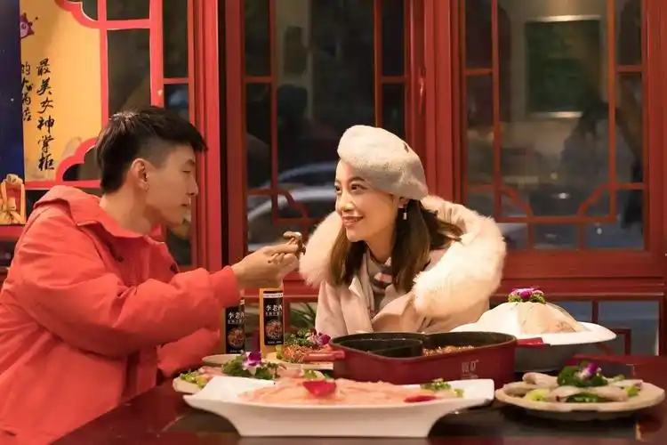 火锅女神又玩新花样全新love锅让吃火锅都能吃出爱你的形状