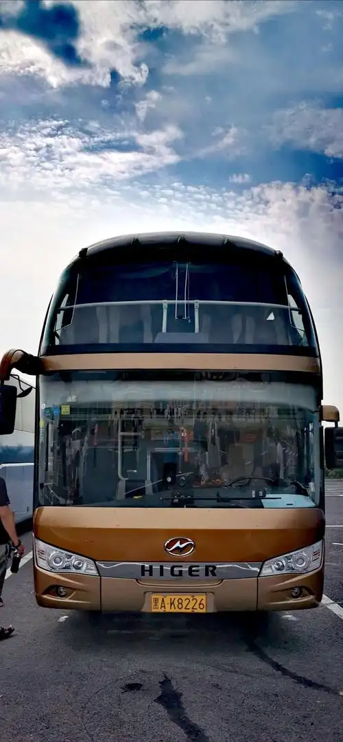 所乘坐的大客车