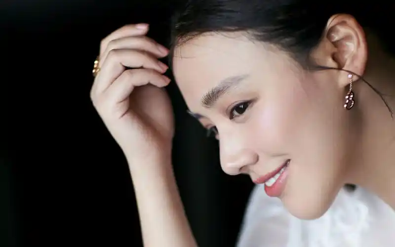 马思纯清新优雅写真图片桌面壁纸高清大图预览1920x1200_大陆明星下载