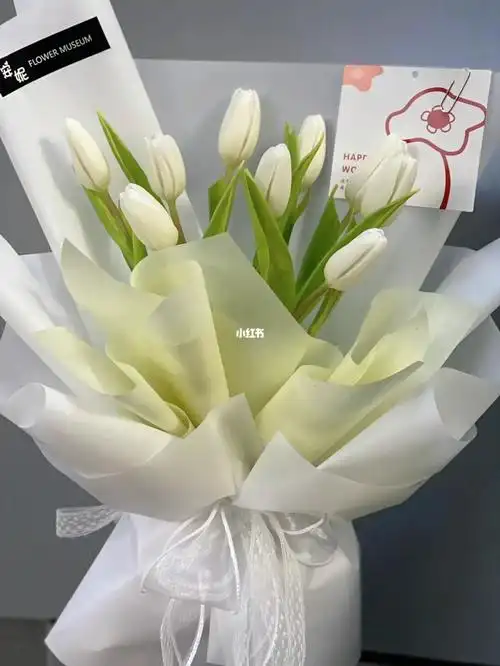 白色郁金香花束