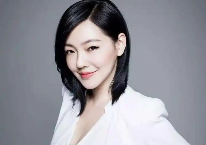 2006年1月16日星座:摩羯座生肖:狗爸:徐雅钧妈妈:徐熙娣(小s):徐熙媛