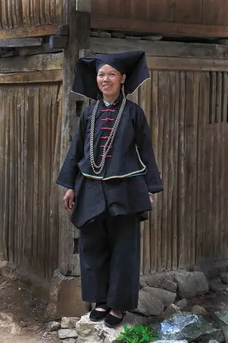 黑衣壮〈壮族)的一组人像