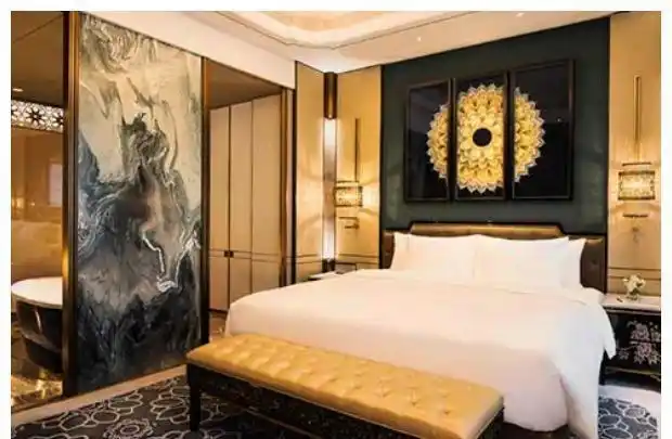 万达瑞华酒店的奢华不仅体现在那些高端奢华的建造材料和装饰品上,还