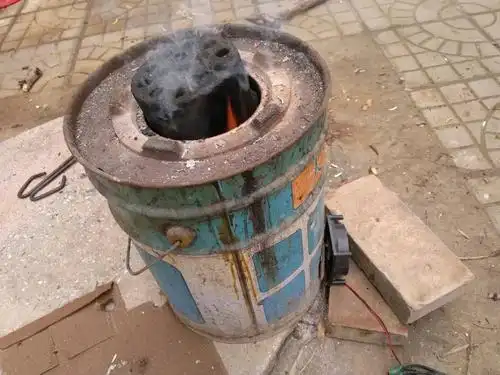 维护得当可以持续一冬天,因为设计巧妙,通常家家户户都有蜂窝煤炉子