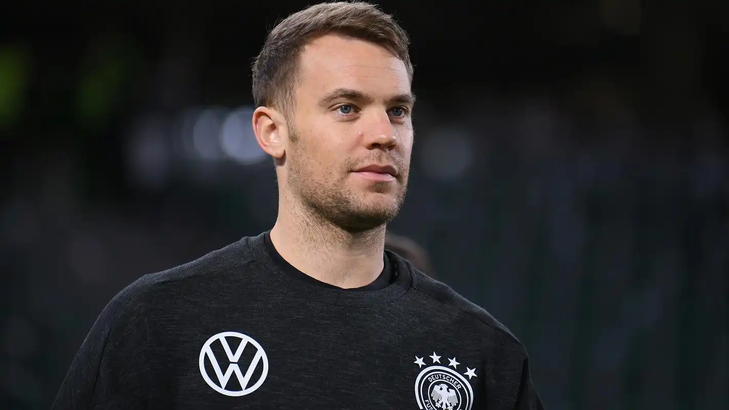 诺伊尔召开发布会关于退役一笑置之