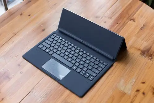 与knote相配合的键盘为cdk10转轴式键盘,整体蓝色设