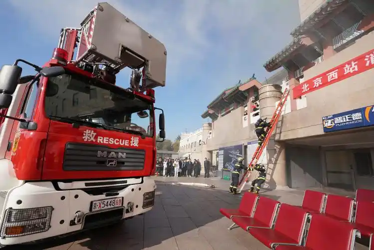 宣传活动现场,北京铁路公安局副局长柴泽良介绍,针对"119消防宣传月"