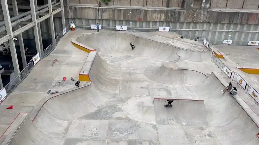 上海滨江的滑板公园