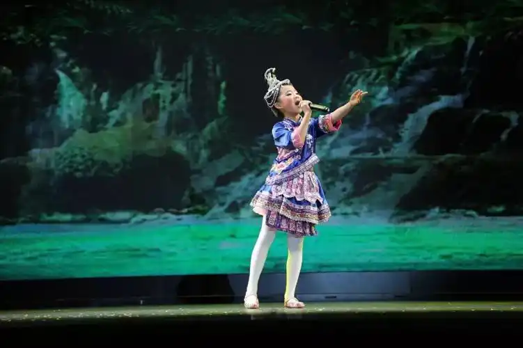 班的演奏《望春风,我和你》舞蹈少儿班的《青莲》声乐少儿班的合唱