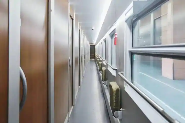 内左右均匀设置6张卧铺每辆二等硬卧车分别有11个包厢1车至6车为二等