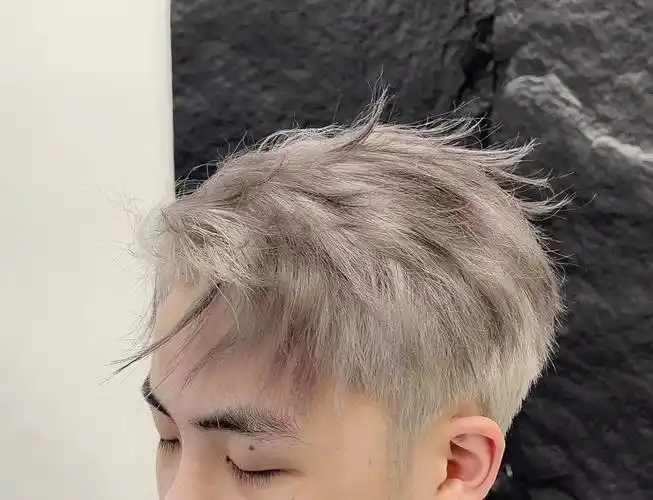 男生发色推荐高级感男生发色米灰色