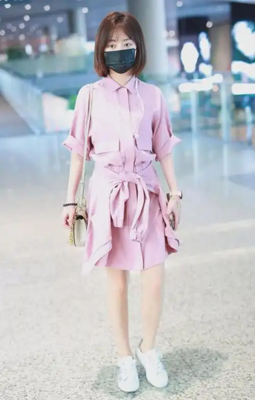 初夏这样穿裙子搭配小白鞋时髦又好看