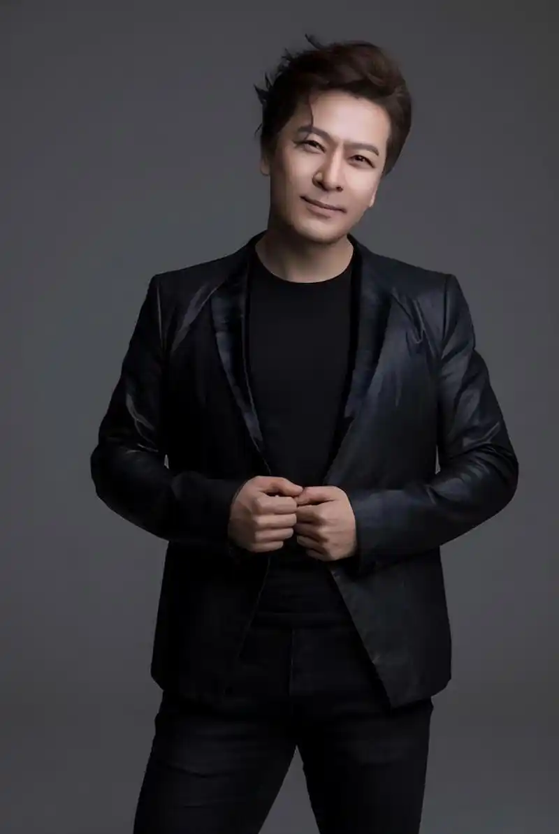 于毅:演艺道路上的璀璨明星,音乐剧领域的耀眼新星 在演艺圈中,于毅是