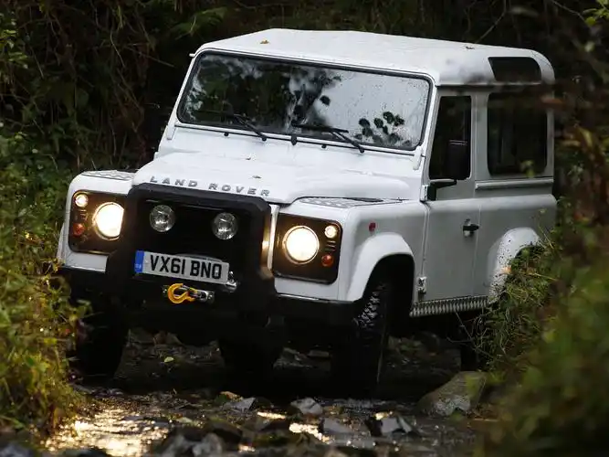 landroverdefender901stgenerationfacelift1983现在