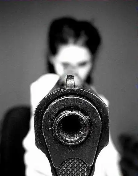 求一张用枪指头的头像,最好是欧美的!