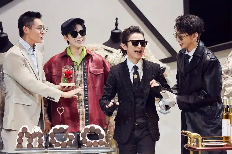 《明星大侦探》黄明昊搞笑破案两不误 聚焦职场暴力引热议