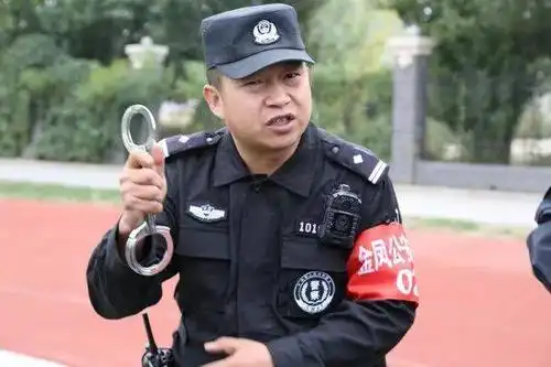 法报人物丨刑警付国:破门瞬间制服持枪嫌犯