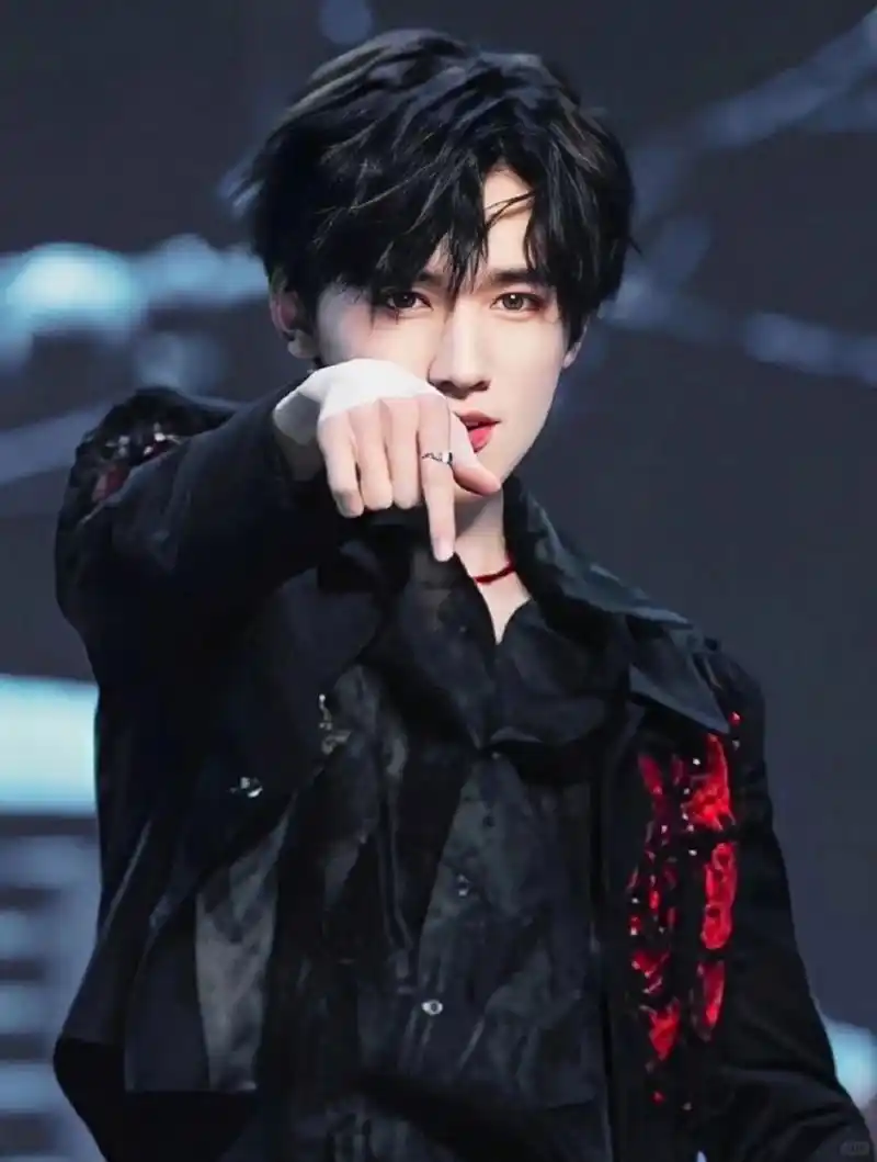 宋亚轩15张神级美图曝光,小海螺们速来围观这场视觉盛宴 各位小海螺们