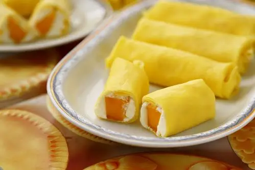 港式甜品——芒果班戟的做法