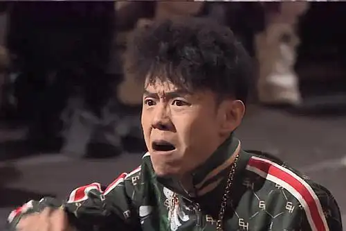 中国新说唱小丑哥为什么哭了曾经的他连亲姥爷都打