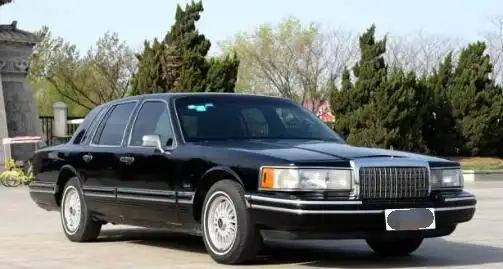 展开全部 第二代林肯town car加长版