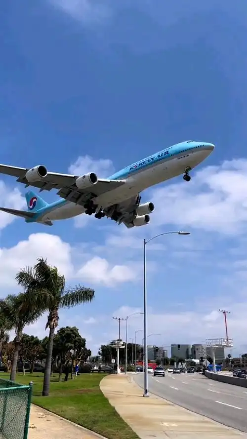 低空飞行的波音747