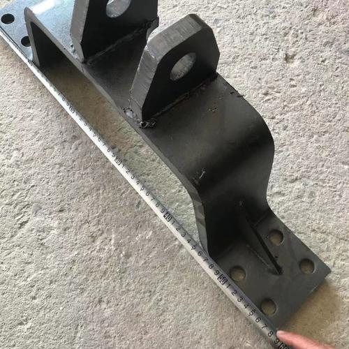 五征 260 十档福田单缸小四轮拖拉机后卡输出轴钢板牵引支架