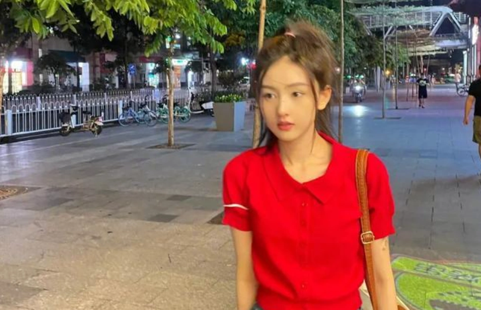 古早网红炫迈妹子:曾胖到认不出,误食毒蘑菇后暴瘦,如今怎样了