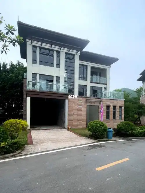 广州花都400平方独栋别墅花园200多平方