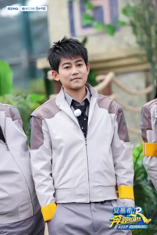 武大靖@张婧仪一起迎着春风,快乐奔跑,拥抱自由与美好吧~#奔跑吧#第十