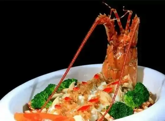 大厨丁康推荐菜品-南瓜汤汁烩澳洲龙虾