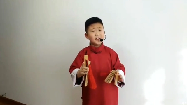 爸爸在前方抗疫,儿子在后方创作演唱小快板给所有抗疫英雄们鼓劲