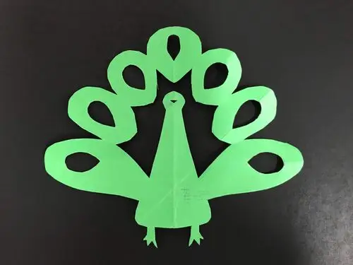 二年级的我们在学习轴对称图形时也遇到美丽的剪纸艺术,数学之美在